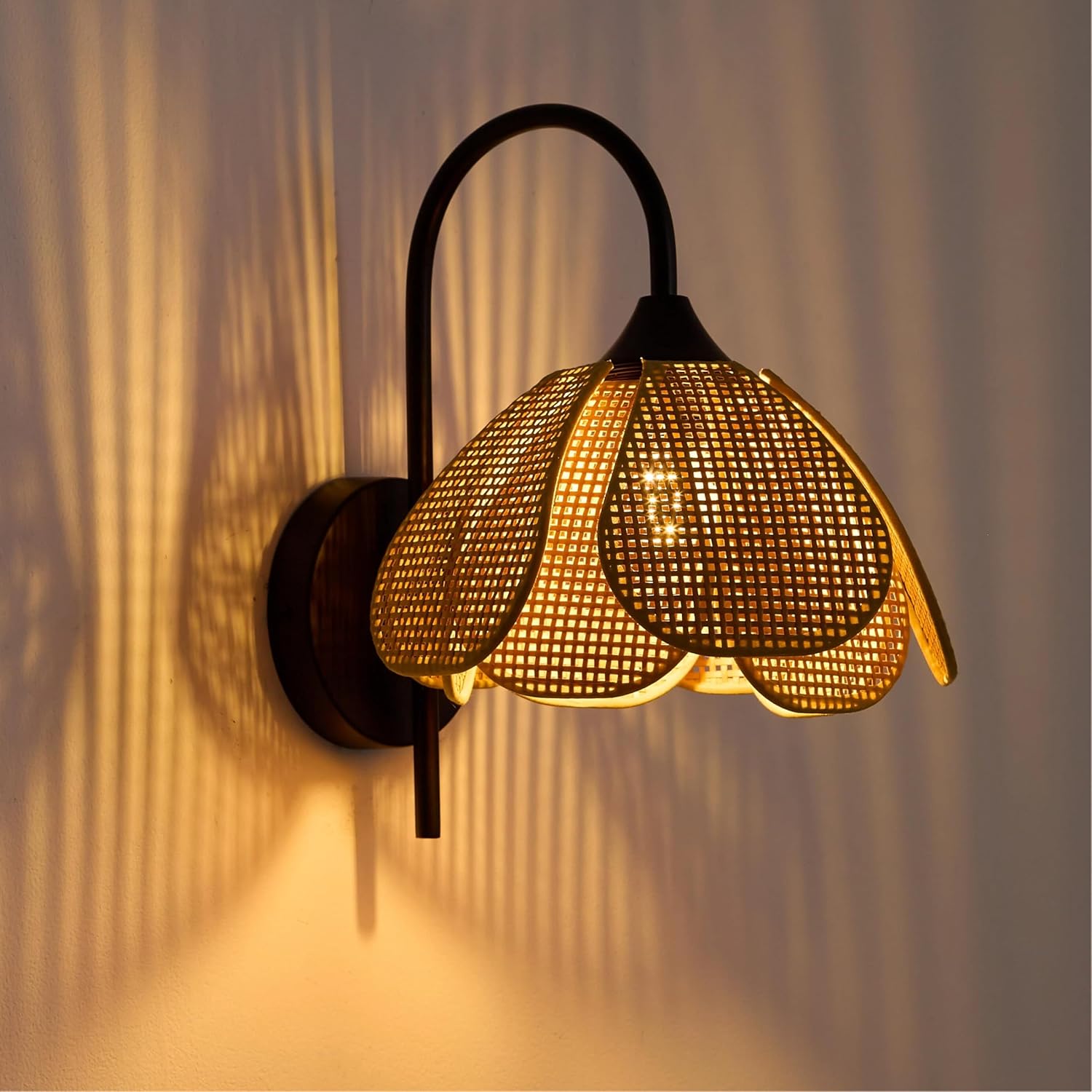 Boho Rattan Wall Sconce, 9.8in Flower Petal Hand-Woven Rattan Wall Lamp, Modern Farmhouse Hardwired Wall Light Fixture for Bedroom Bedside, Hallway, Living Room, Dining Room (E26 Base)